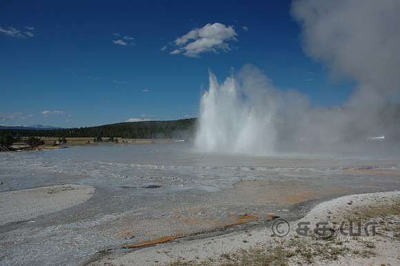 Great Fountain Geyser @ Firehole Lake Drive