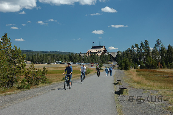 Others - Cyclists @ Old Faithful Inn Area