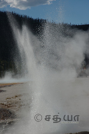 Black Sand Basin - Cliff Geyser
